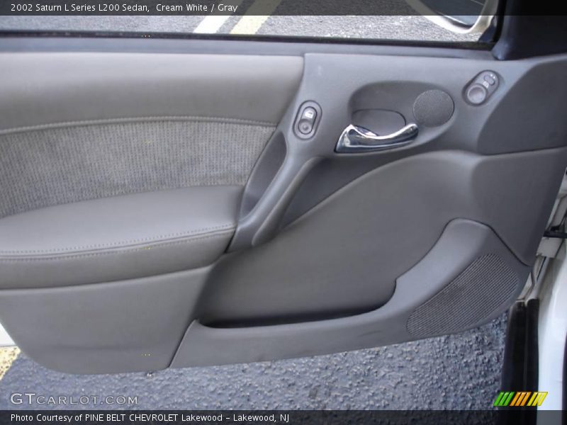Cream White / Gray 2002 Saturn L Series L200 Sedan