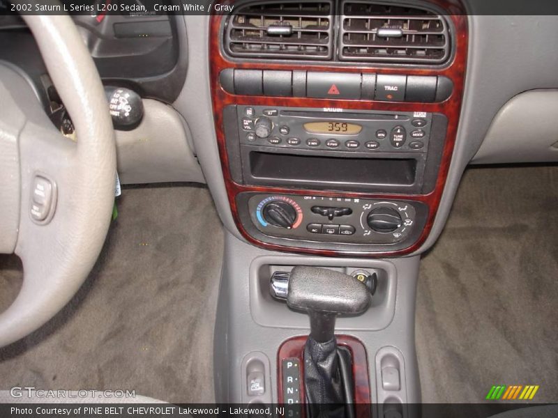 Cream White / Gray 2002 Saturn L Series L200 Sedan