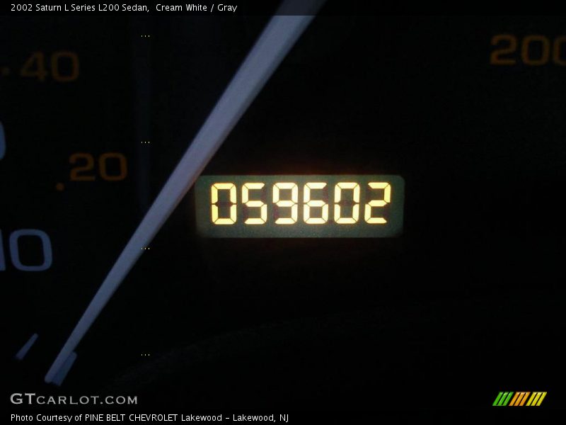 Cream White / Gray 2002 Saturn L Series L200 Sedan