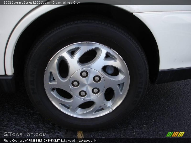 Cream White / Gray 2002 Saturn L Series L200 Sedan