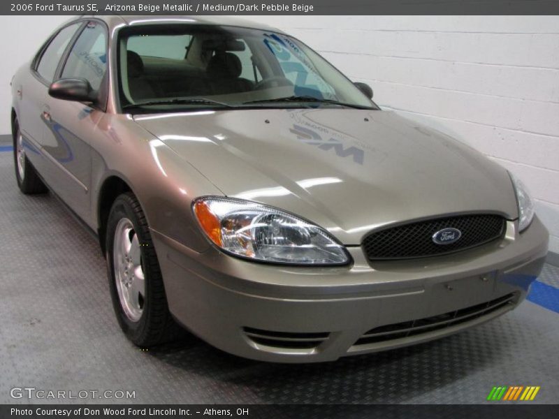 Arizona Beige Metallic / Medium/Dark Pebble Beige 2006 Ford Taurus SE