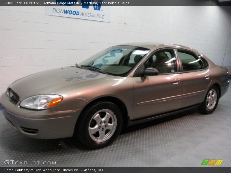 Arizona Beige Metallic / Medium/Dark Pebble Beige 2006 Ford Taurus SE