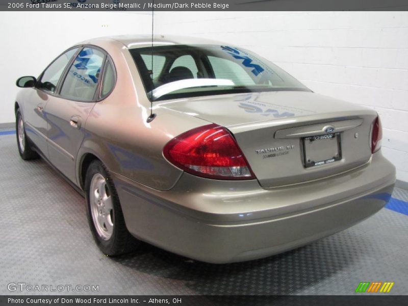 Arizona Beige Metallic / Medium/Dark Pebble Beige 2006 Ford Taurus SE