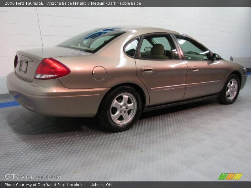 Arizona Beige Metallic / Medium/Dark Pebble Beige 2006 Ford Taurus SE