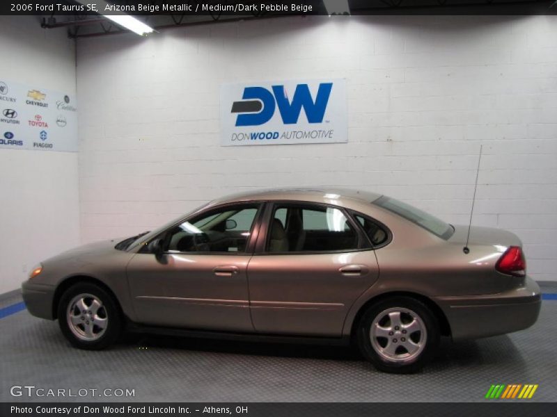 Arizona Beige Metallic / Medium/Dark Pebble Beige 2006 Ford Taurus SE
