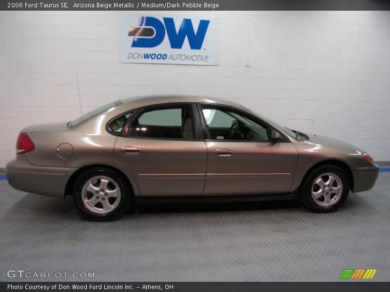 Arizona Beige Metallic / Medium/Dark Pebble Beige 2006 Ford Taurus SE