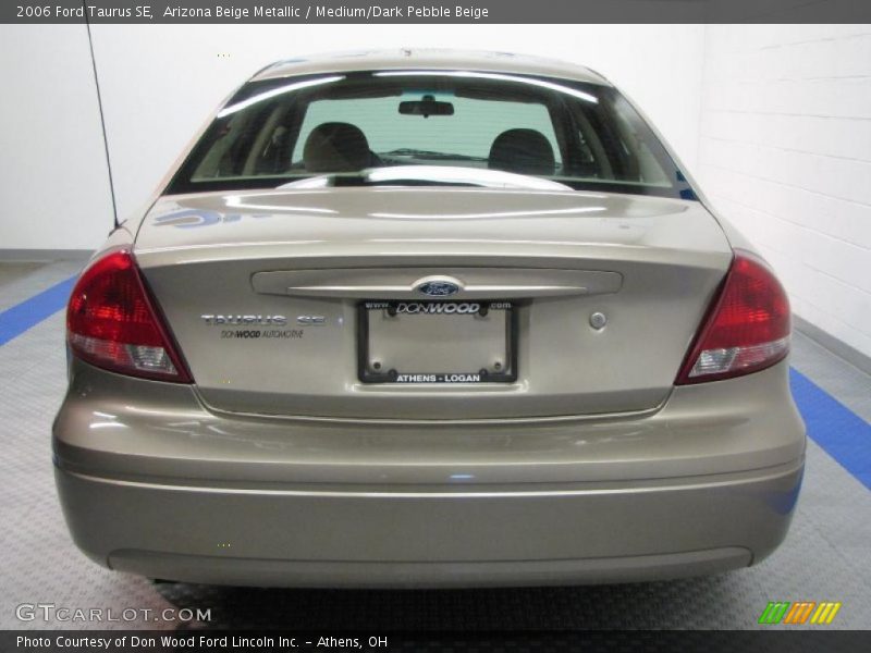 Arizona Beige Metallic / Medium/Dark Pebble Beige 2006 Ford Taurus SE