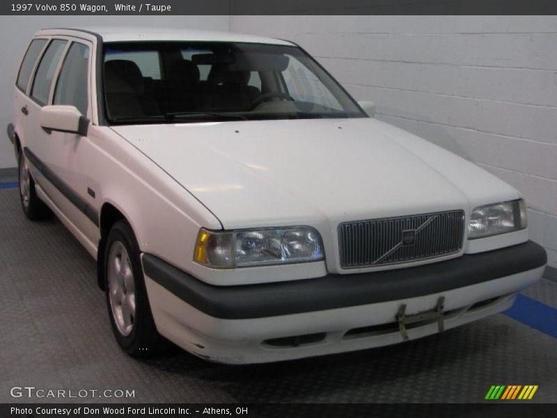 White / Taupe 1997 Volvo 850 Wagon