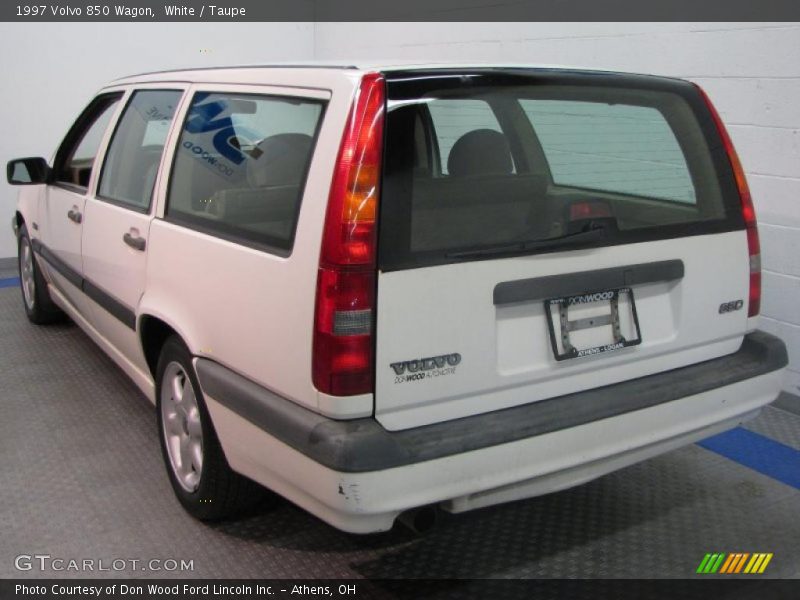 White / Taupe 1997 Volvo 850 Wagon