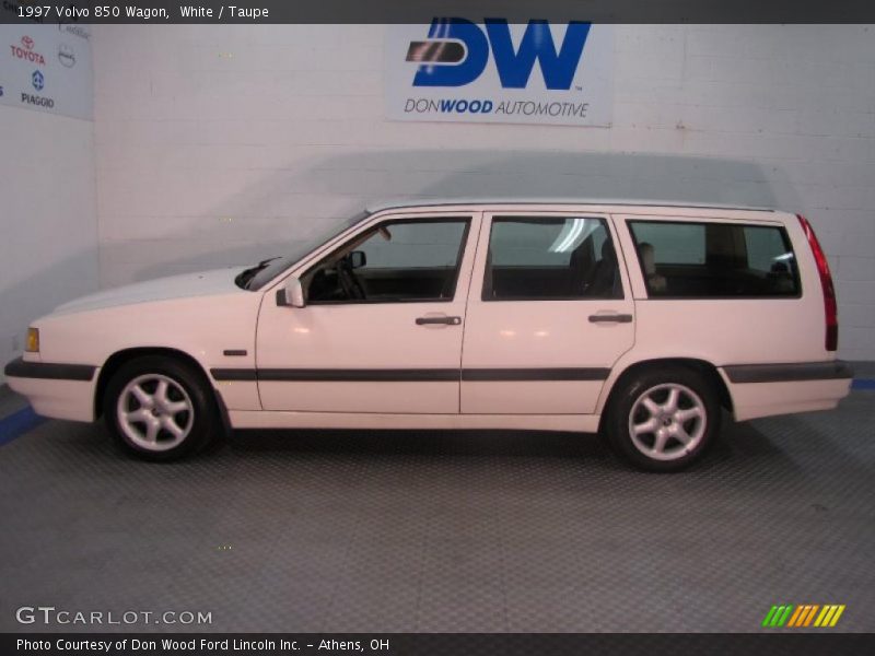 White / Taupe 1997 Volvo 850 Wagon