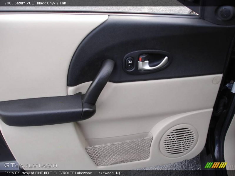 Black Onyx / Tan 2005 Saturn VUE