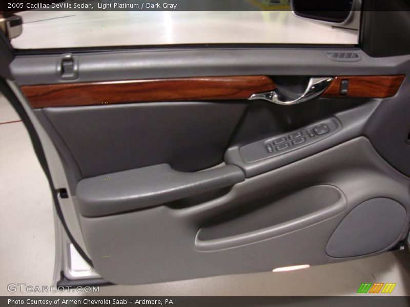 Light Platinum / Dark Gray 2005 Cadillac DeVille Sedan