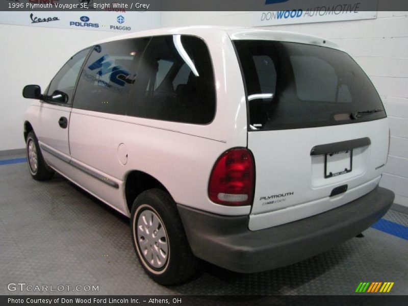 Bright White / Grey 1996 Plymouth Voyager SE