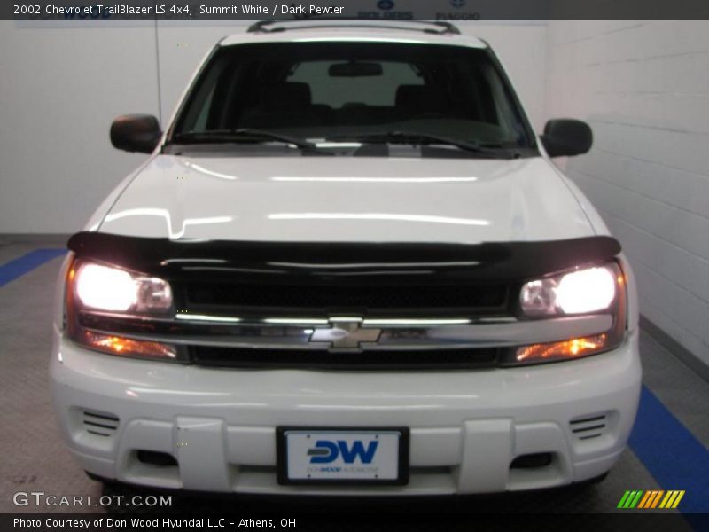 Summit White / Dark Pewter 2002 Chevrolet TrailBlazer LS 4x4