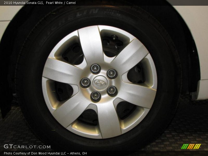 Pearl White / Camel 2010 Hyundai Sonata GLS