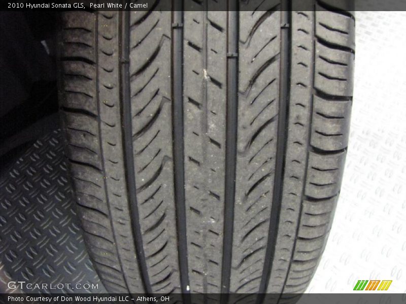 Pearl White / Camel 2010 Hyundai Sonata GLS