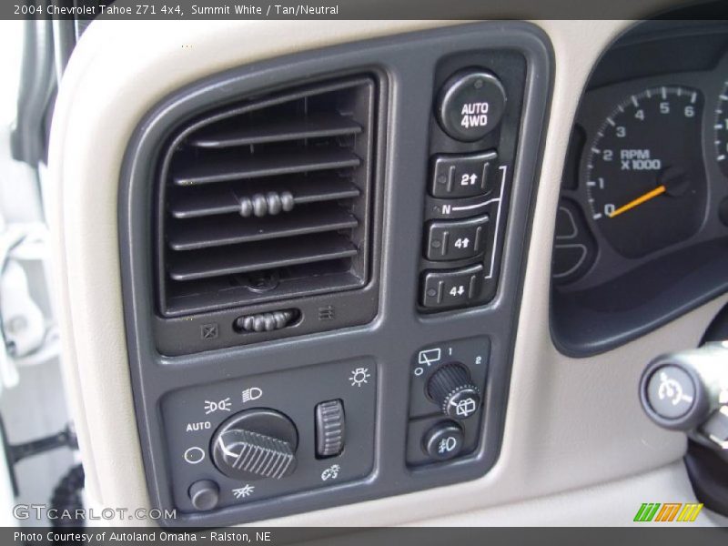 Summit White / Tan/Neutral 2004 Chevrolet Tahoe Z71 4x4