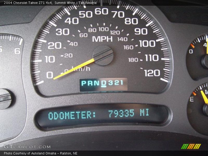 Summit White / Tan/Neutral 2004 Chevrolet Tahoe Z71 4x4