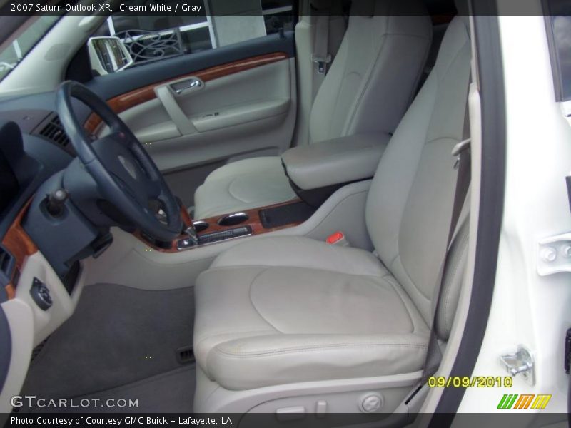 Cream White / Gray 2007 Saturn Outlook XR