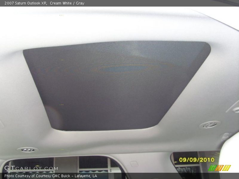 Cream White / Gray 2007 Saturn Outlook XR