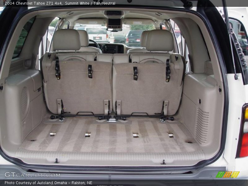 Summit White / Tan/Neutral 2004 Chevrolet Tahoe Z71 4x4