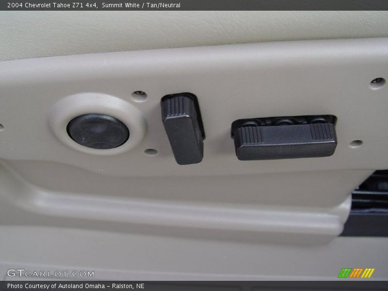 Summit White / Tan/Neutral 2004 Chevrolet Tahoe Z71 4x4