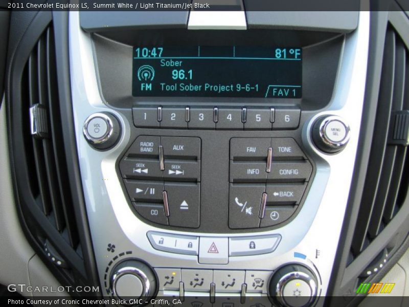 Summit White / Light Titanium/Jet Black 2011 Chevrolet Equinox LS
