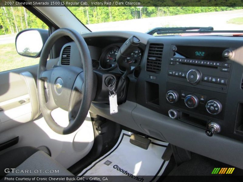 Victory Red / Dark Charcoal 2007 Chevrolet Silverado 1500 LS Regular Cab