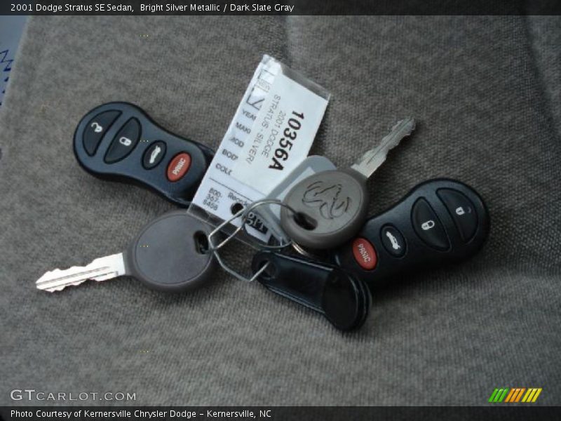 Bright Silver Metallic / Dark Slate Gray 2001 Dodge Stratus SE Sedan