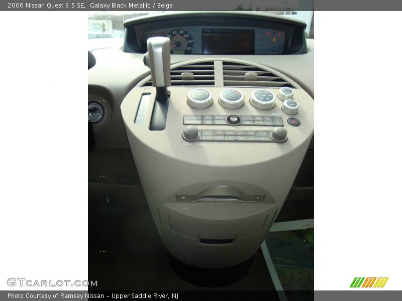 Galaxy Black Metallic / Beige 2006 Nissan Quest 3.5 SE