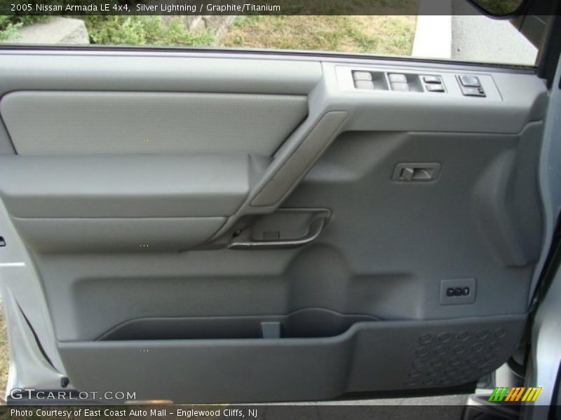 Silver Lightning / Graphite/Titanium 2005 Nissan Armada LE 4x4