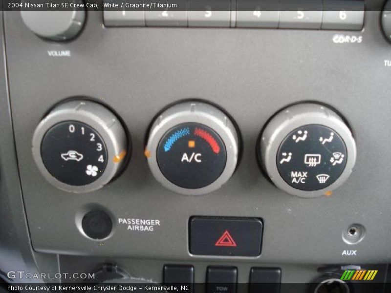 White / Graphite/Titanium 2004 Nissan Titan SE Crew Cab