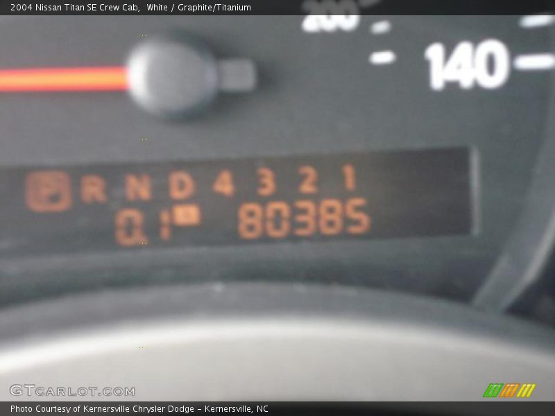 White / Graphite/Titanium 2004 Nissan Titan SE Crew Cab