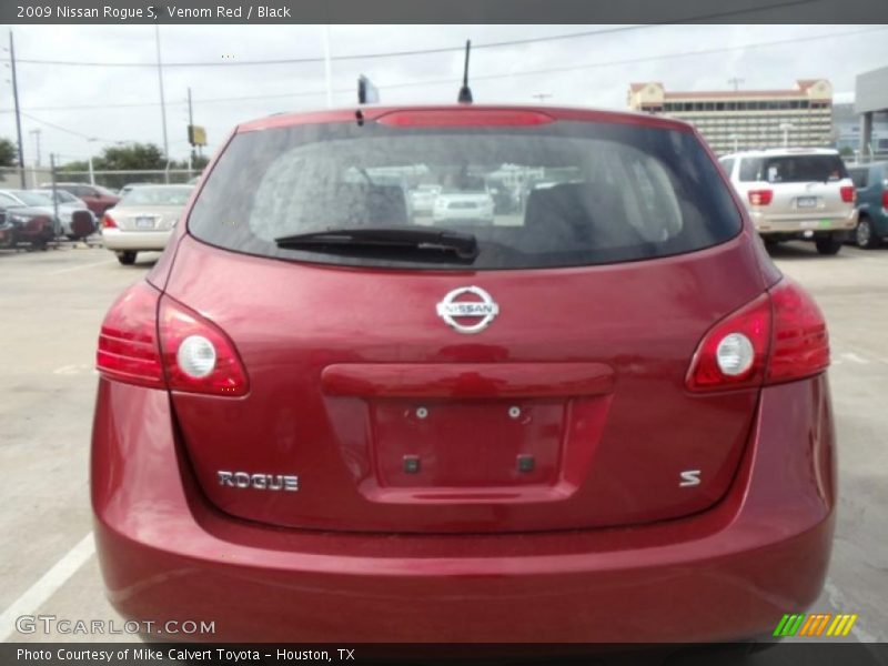 Venom Red / Black 2009 Nissan Rogue S