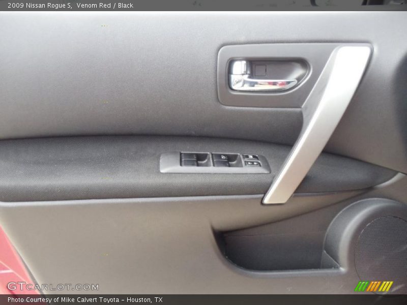 Venom Red / Black 2009 Nissan Rogue S