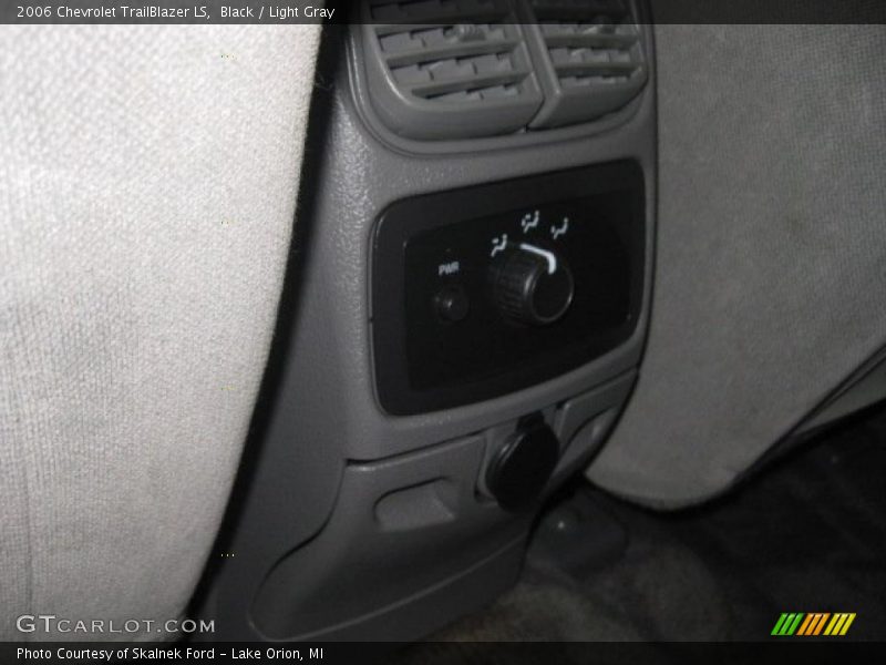 Black / Light Gray 2006 Chevrolet TrailBlazer LS