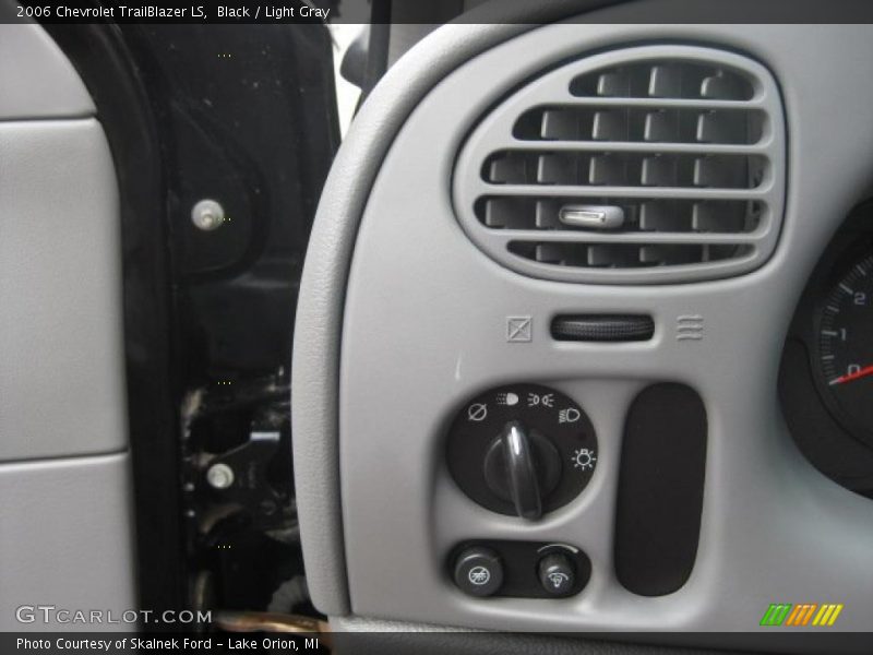 Black / Light Gray 2006 Chevrolet TrailBlazer LS