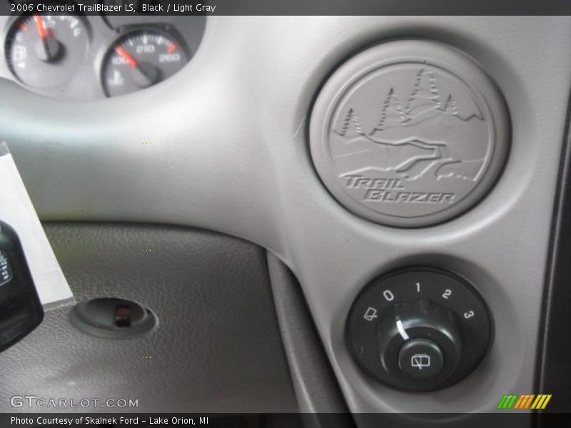 Black / Light Gray 2006 Chevrolet TrailBlazer LS