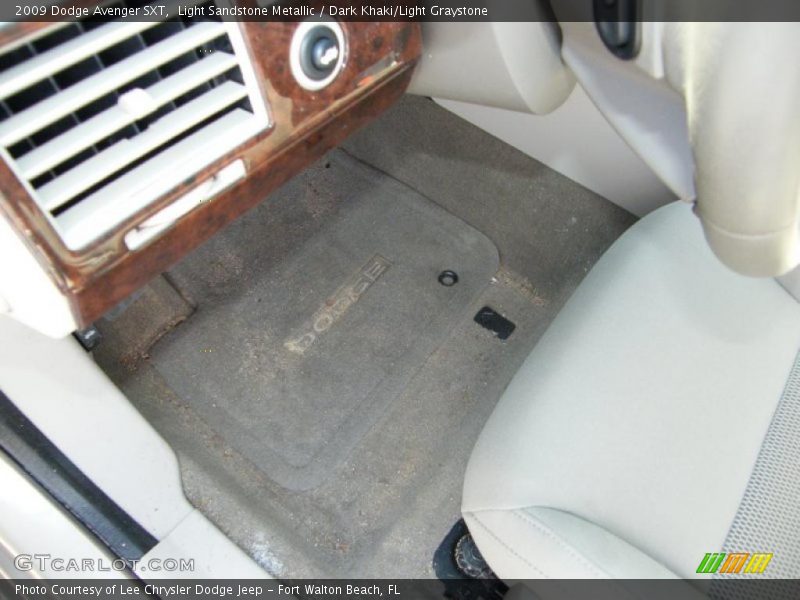 Light Sandstone Metallic / Dark Khaki/Light Graystone 2009 Dodge Avenger SXT