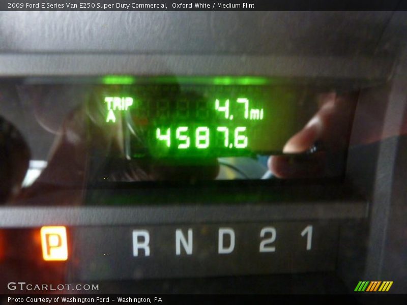 Oxford White / Medium Flint 2009 Ford E Series Van E250 Super Duty Commercial