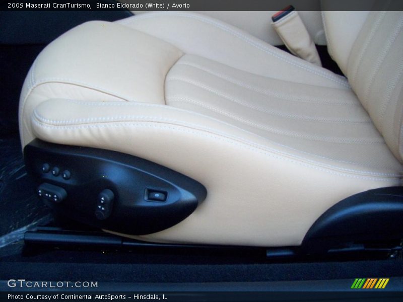Bianco Eldorado (White) / Avorio 2009 Maserati GranTurismo