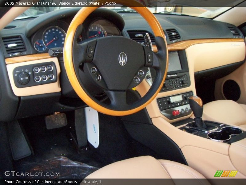 Bianco Eldorado (White) / Avorio 2009 Maserati GranTurismo