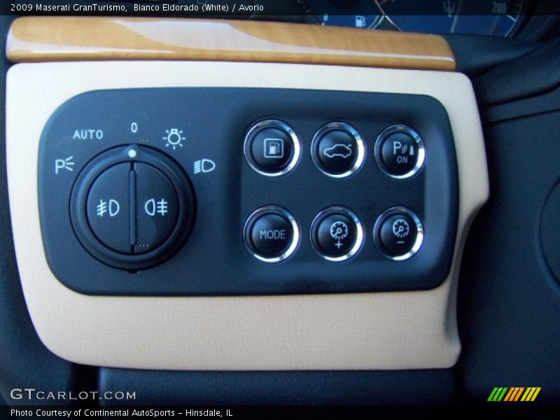 Bianco Eldorado (White) / Avorio 2009 Maserati GranTurismo