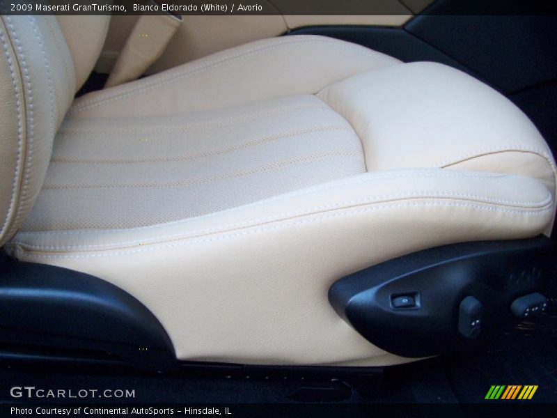 Bianco Eldorado (White) / Avorio 2009 Maserati GranTurismo