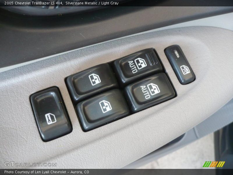 Silverstone Metallic / Light Gray 2005 Chevrolet TrailBlazer LS 4x4
