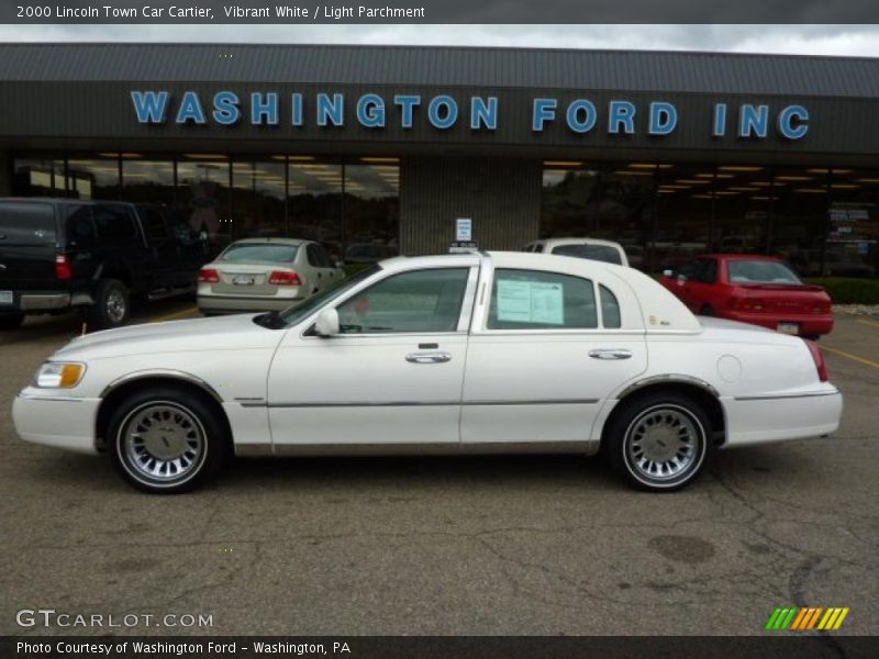Vibrant White / Light Parchment 2000 Lincoln Town Car Cartier