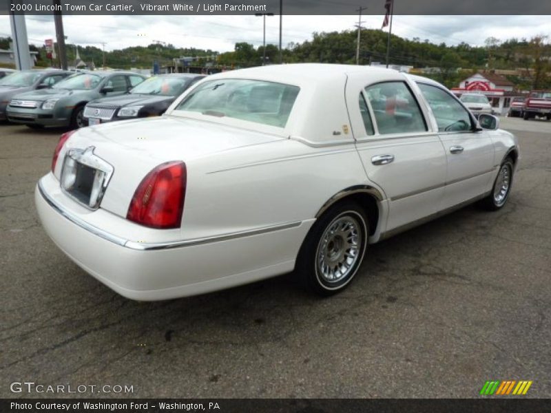 Vibrant White / Light Parchment 2000 Lincoln Town Car Cartier
