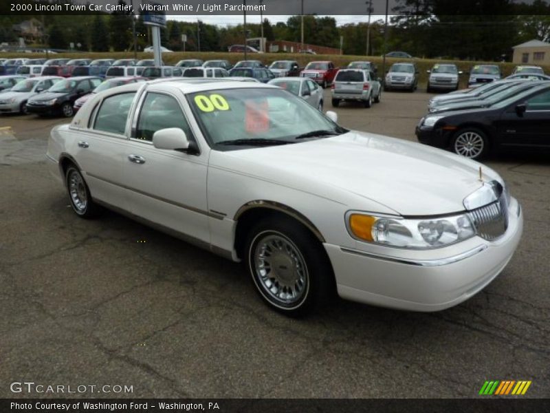 Vibrant White / Light Parchment 2000 Lincoln Town Car Cartier
