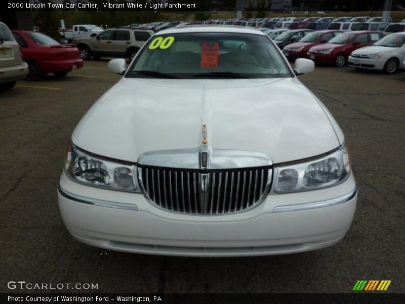 Vibrant White / Light Parchment 2000 Lincoln Town Car Cartier