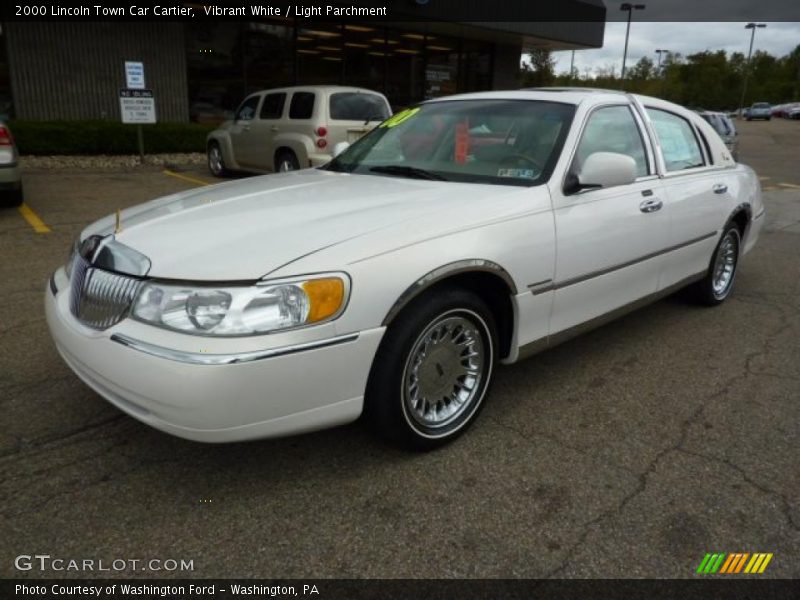 Vibrant White / Light Parchment 2000 Lincoln Town Car Cartier